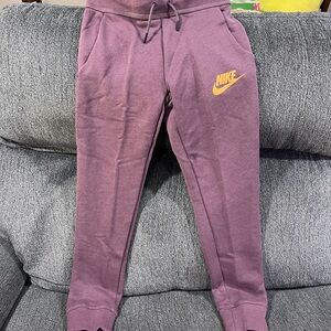 NWT Nike Girls Eggplant Sweatpants Size Small